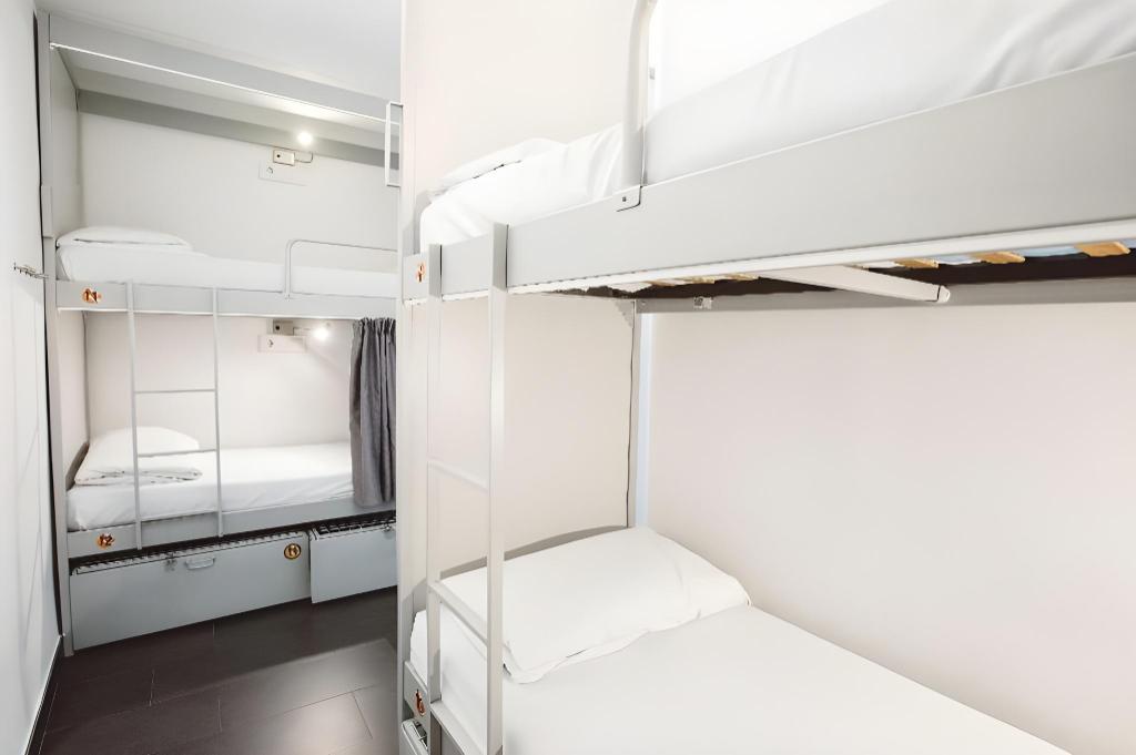 Female Dorm, Female Only, 12 Beds