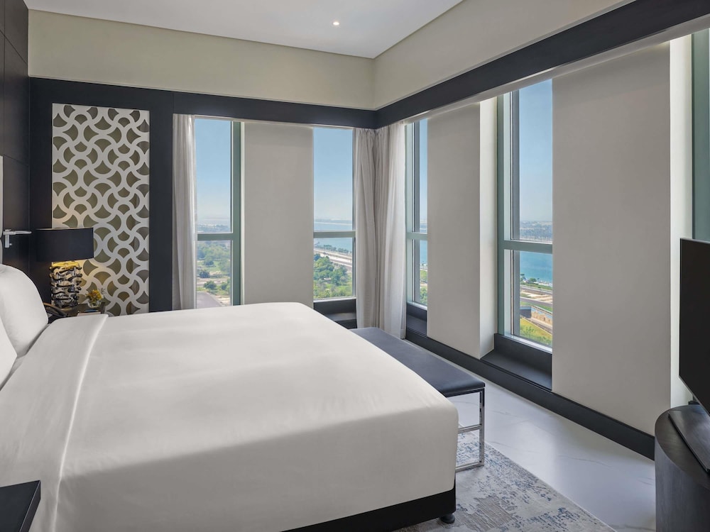 PRESTIGE, SUITE, SEA OR CITY VIEW