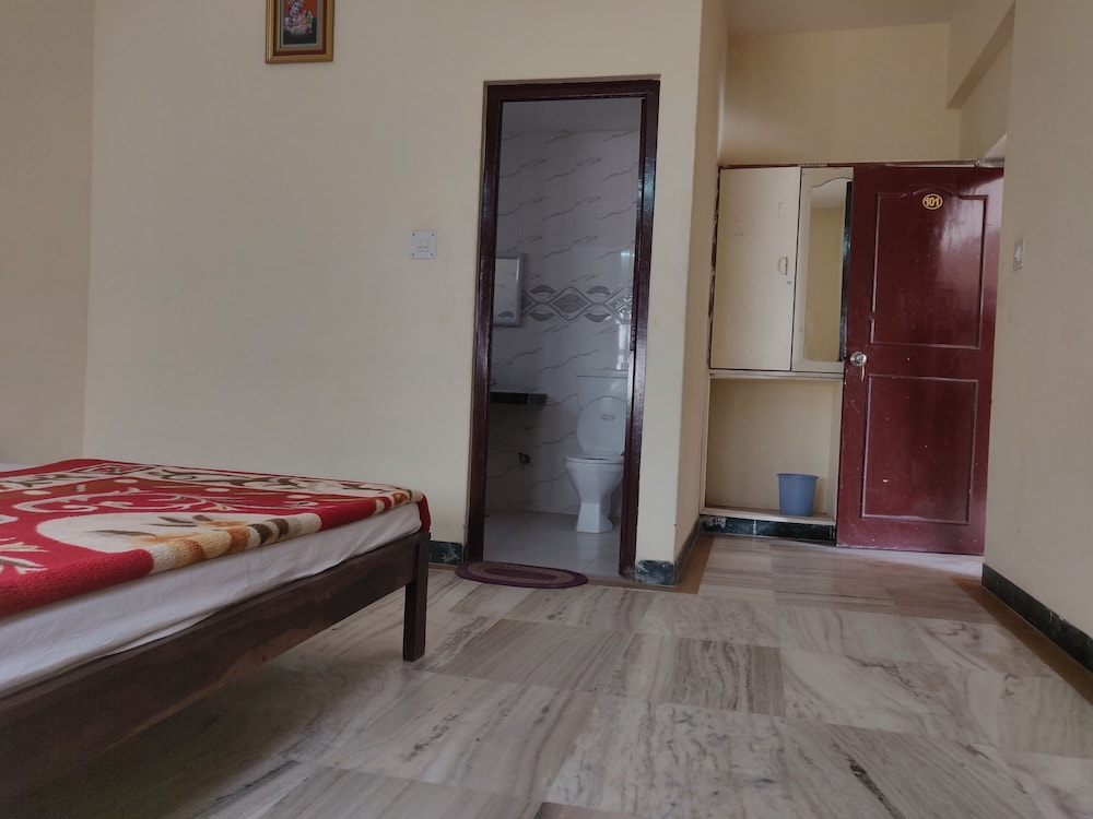 Hotel Leela Nikunj 5/14