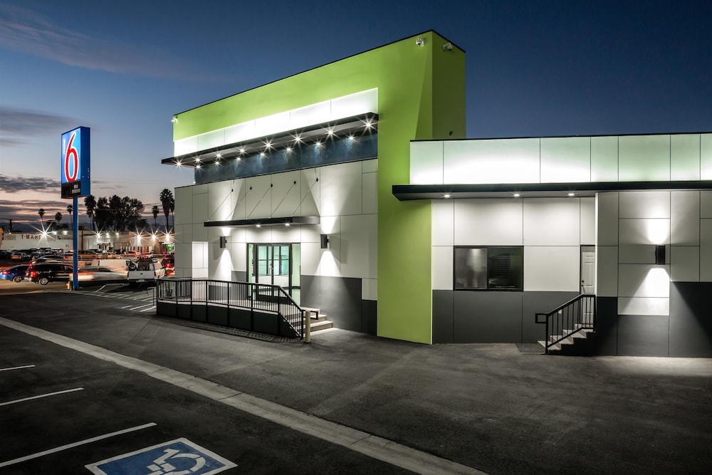 Motel6 Canoga Park, CA 26/32