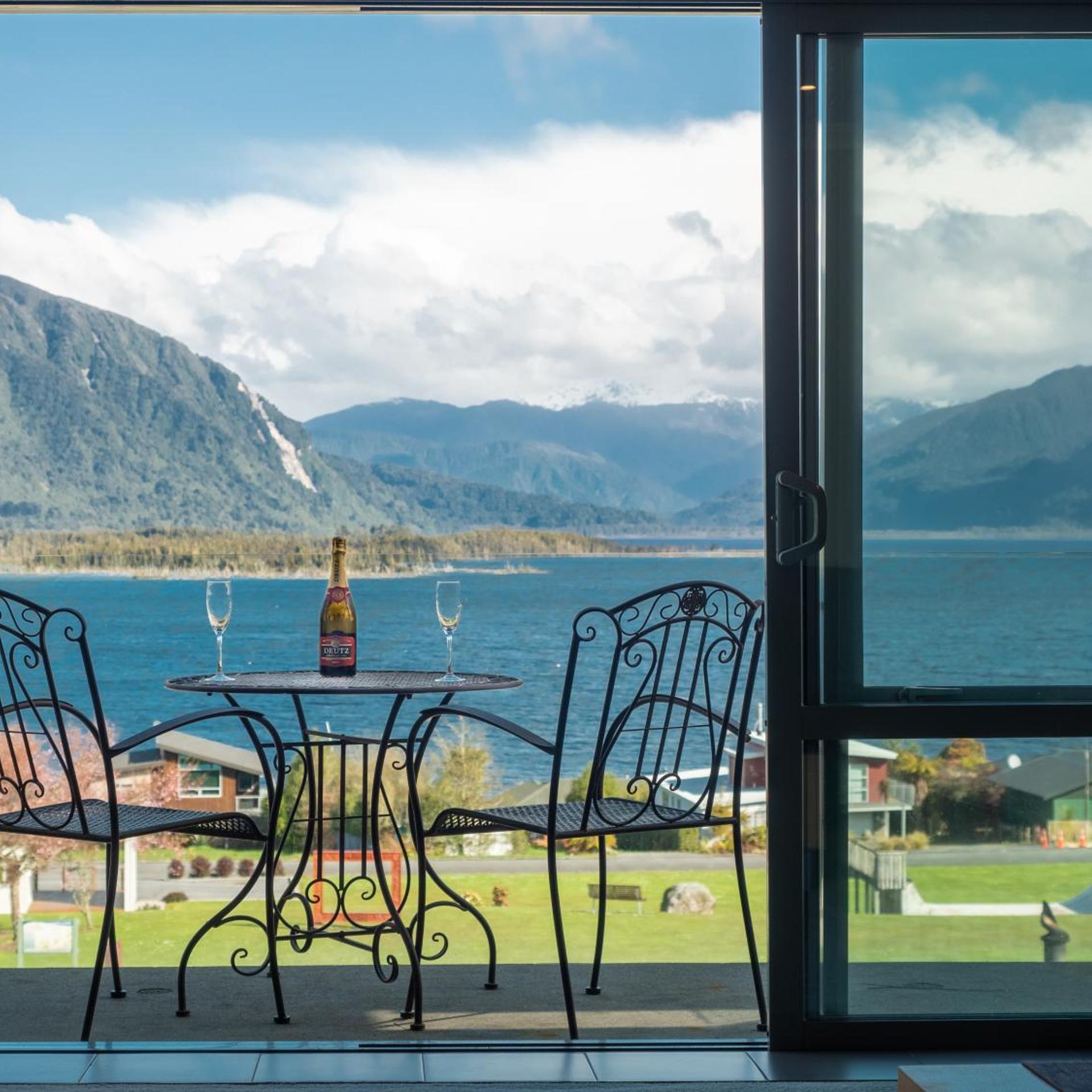 Hotel Lake Brunner 46/50