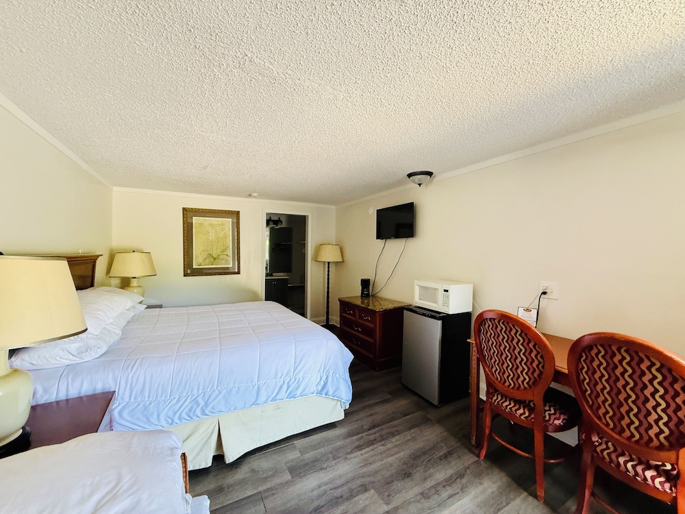 Bayshore Inn 2/40