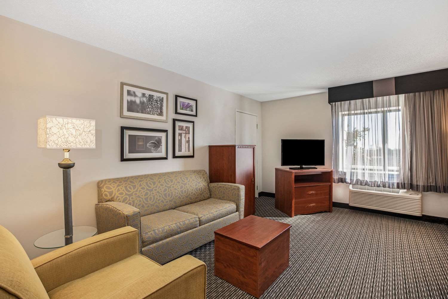 La Quinta Inn & Suites by Wyndham N Little Rock-McCain Mall 32/63