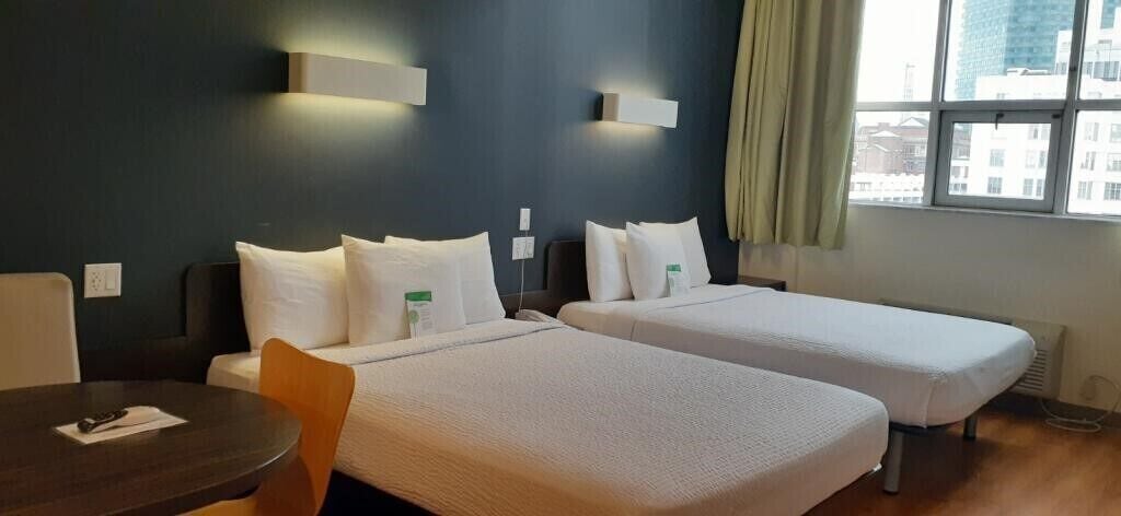 FAMILY, MULTIPLE BEDS