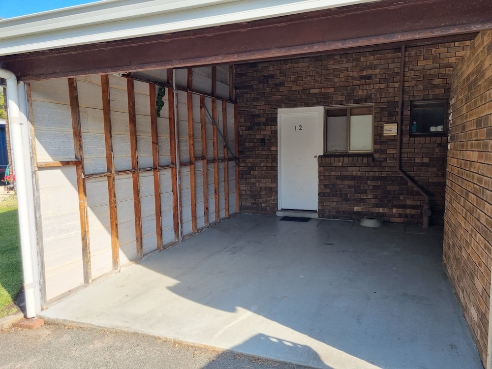 EMU BEACH CHALETS 28/35