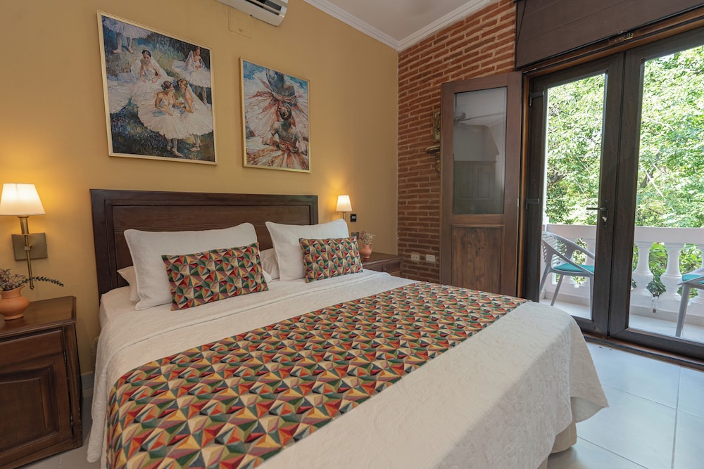 Superior, Queen Bed, Plaza View, Balcony