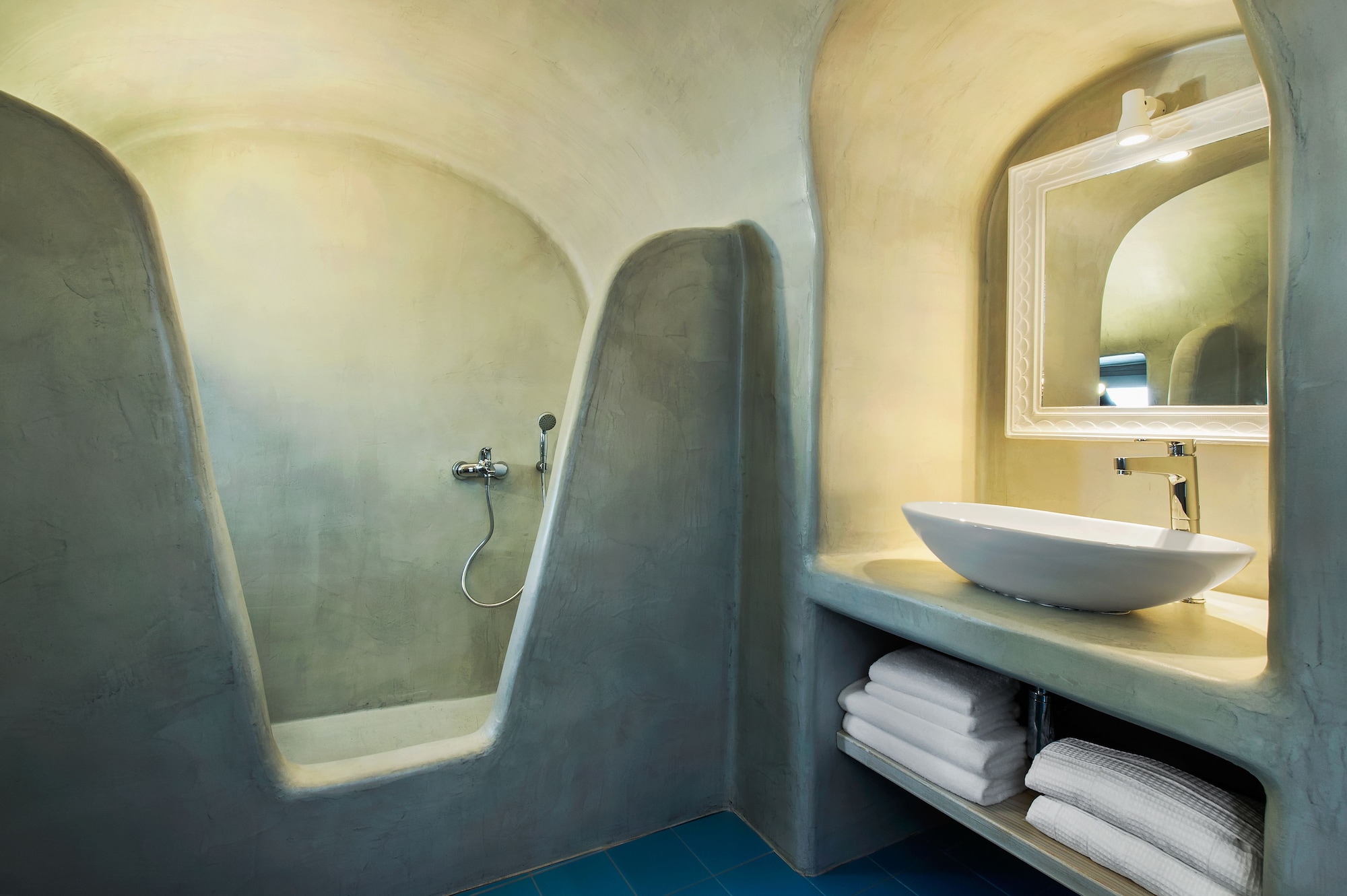 SUPERIOR, SUITE, CALDERA VIEW, BATHTUB