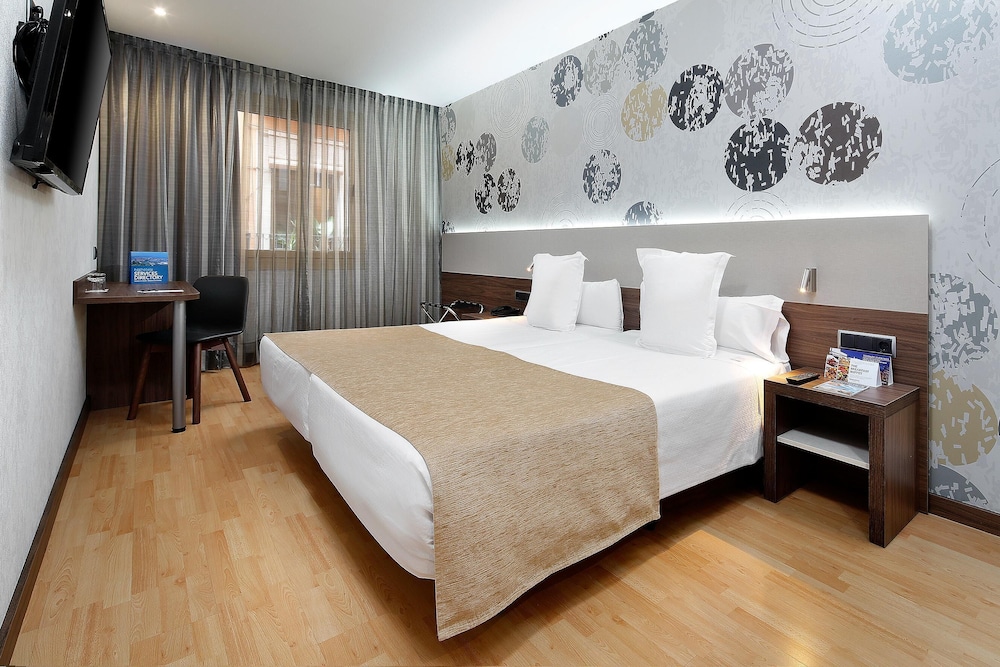 ROOM, SINGLE, DOUBLE BED