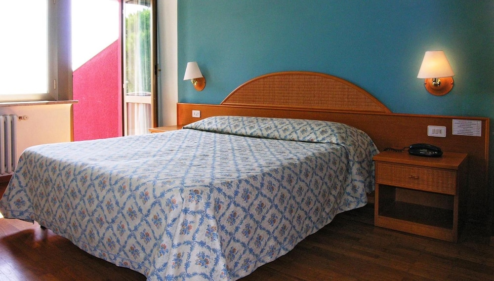 Hotel Cavalieri 12/50
