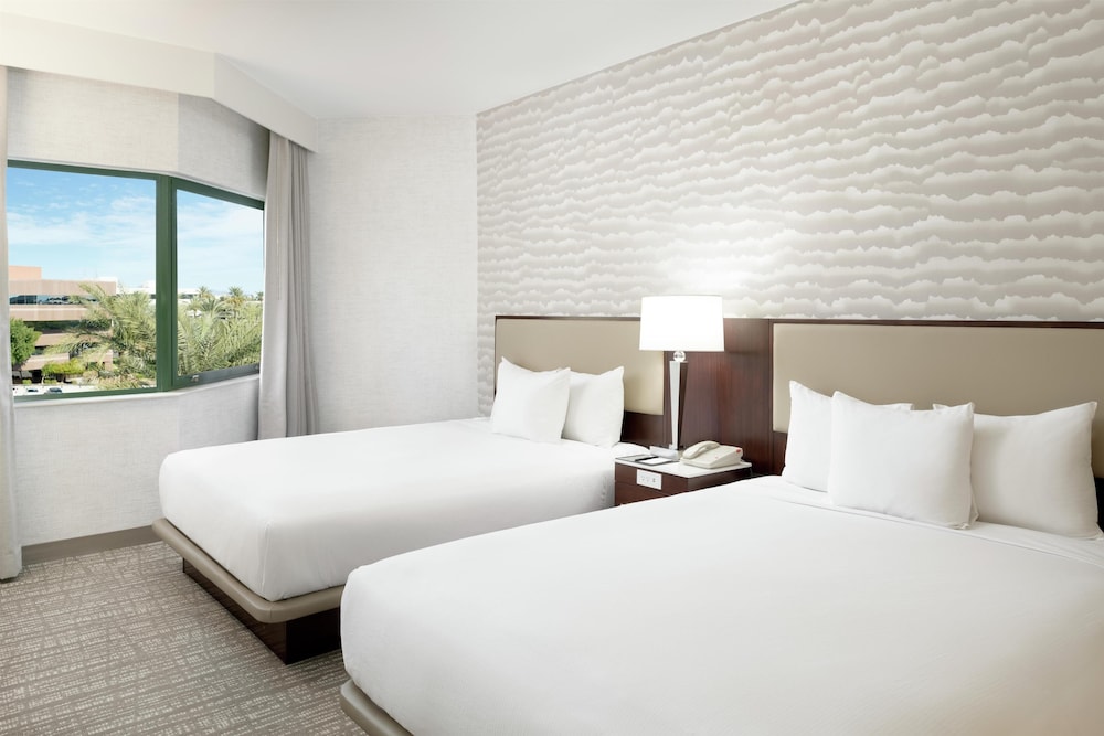 1 BEDROOM, SUITE, 2 QUEEN BEDS, SOFA, ACCESSIBLE