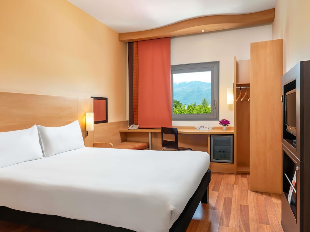 ROOM, DOUBLE BED