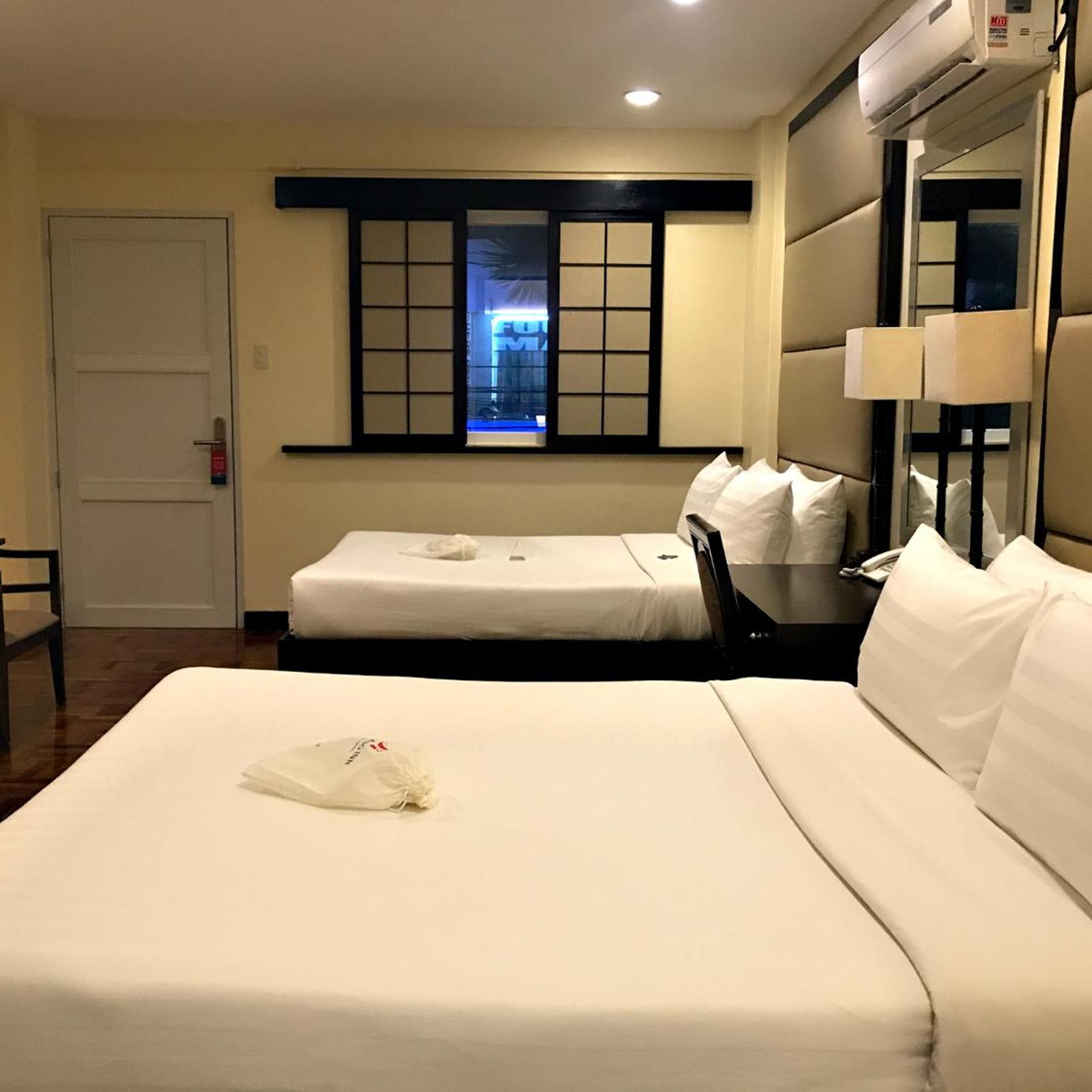 ROOM, QUADRUPLE