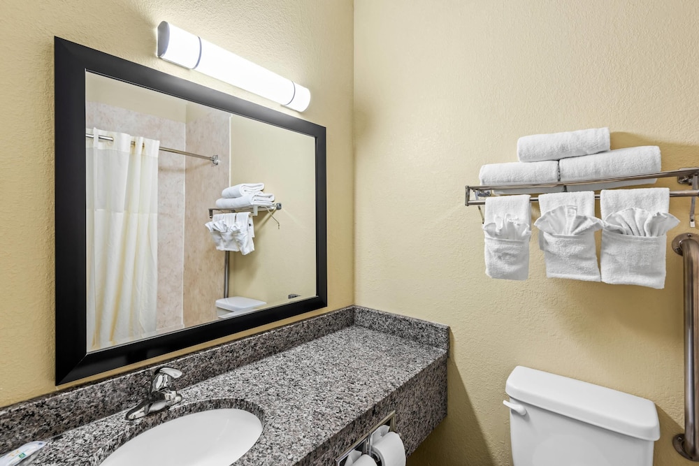Quality Inn & Suites Des Moines Airport 48/50