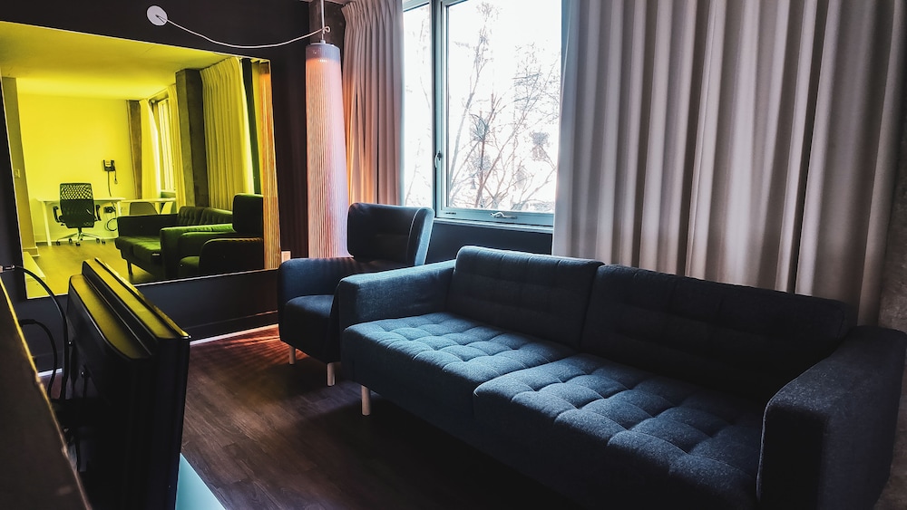 Hotel Zero 1 55/82