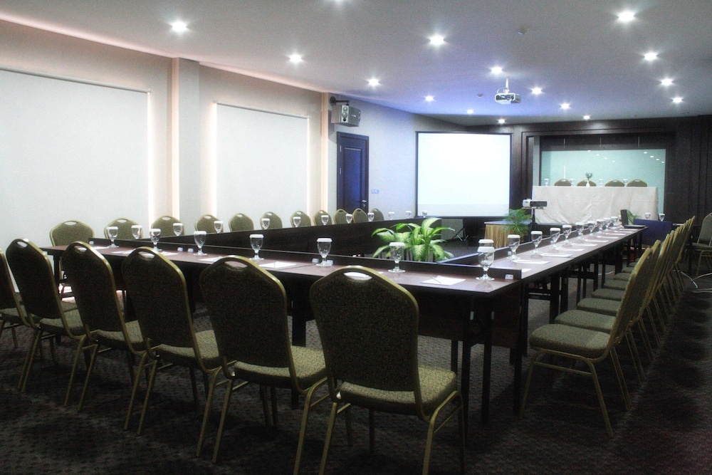 Hw Hotel Padang 17/18