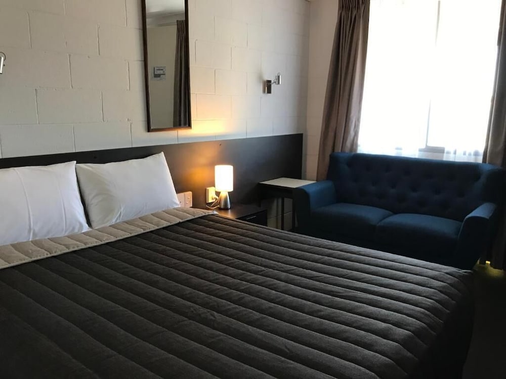 Mandalay Motel 24/33