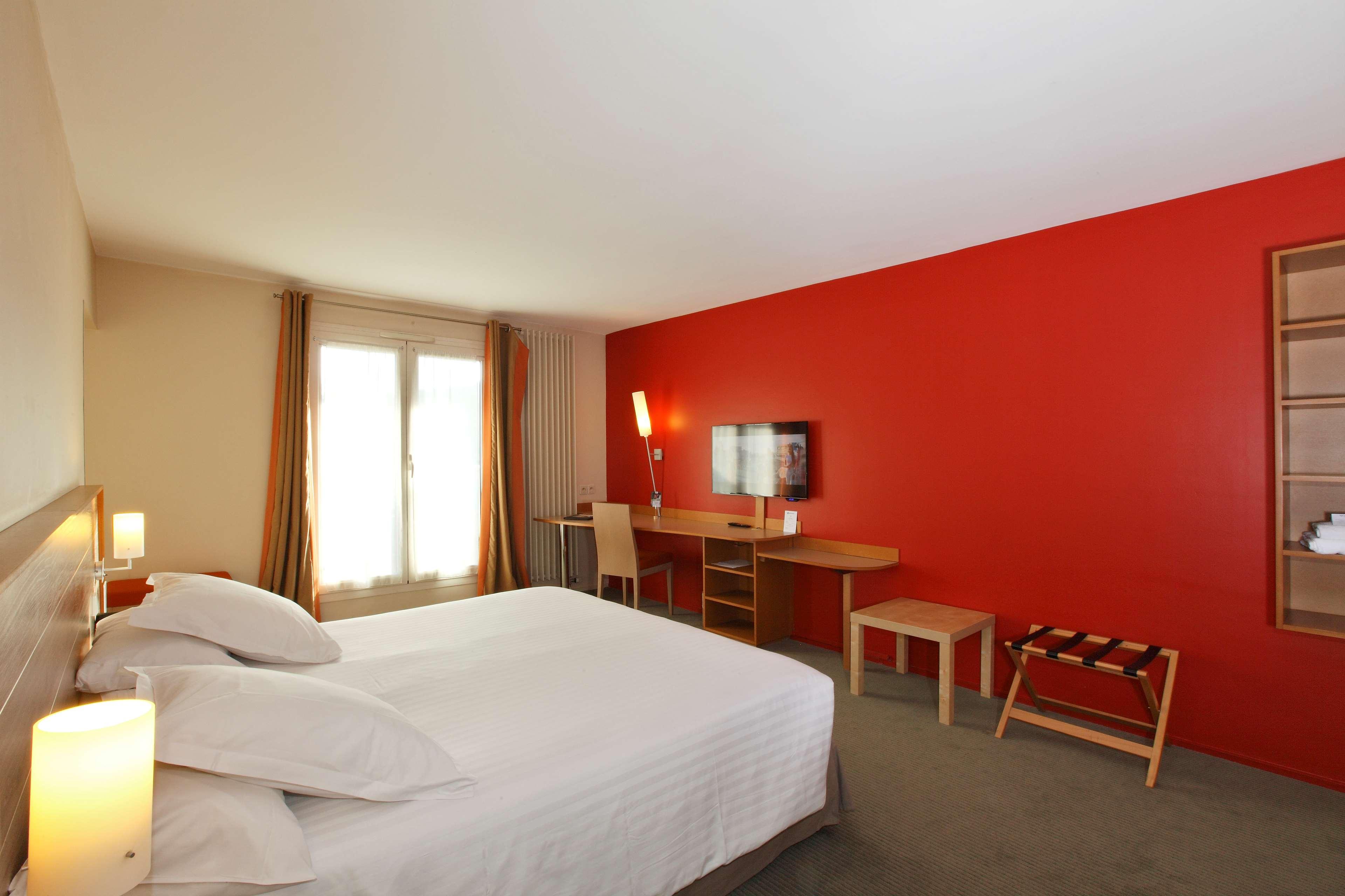 Family, King and Twin Beds, Two Extra Beds, Bathtub