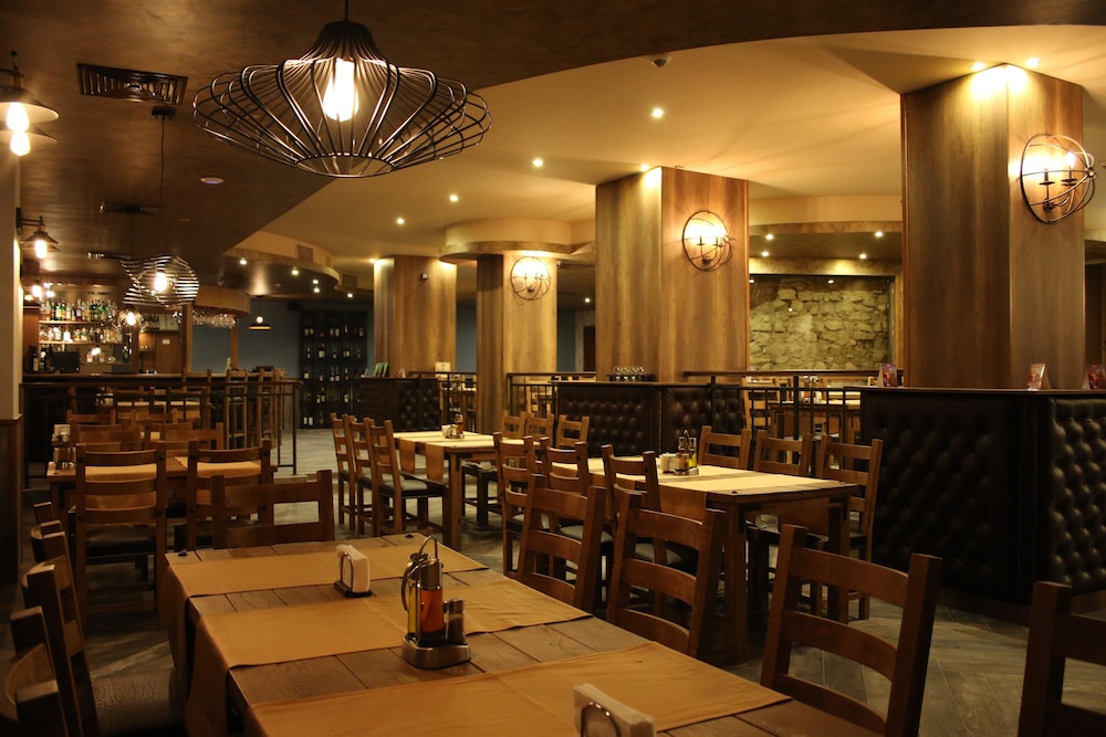 restaurant cafeteria