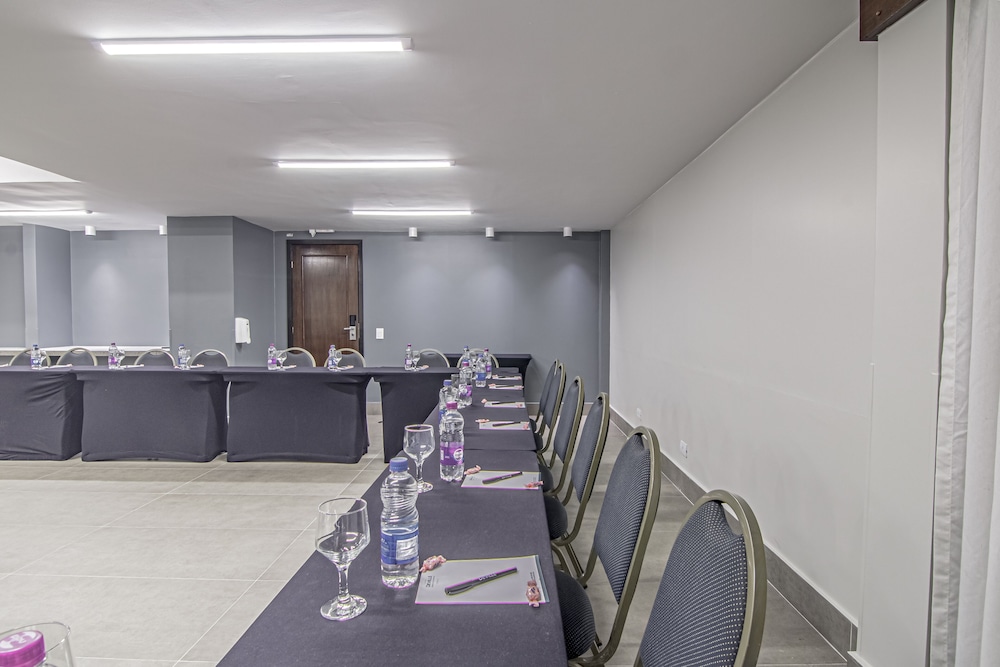 Hotel Deville Express Cascavel 42/50