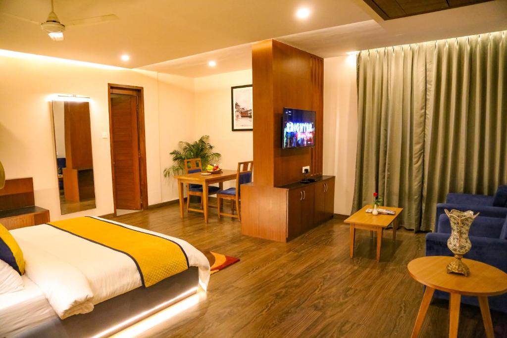 Four Leaf Hotel Sapphire Blue, Varanasi 7/9