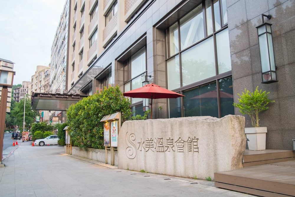 Sweetme Hotspring Resort 7/65