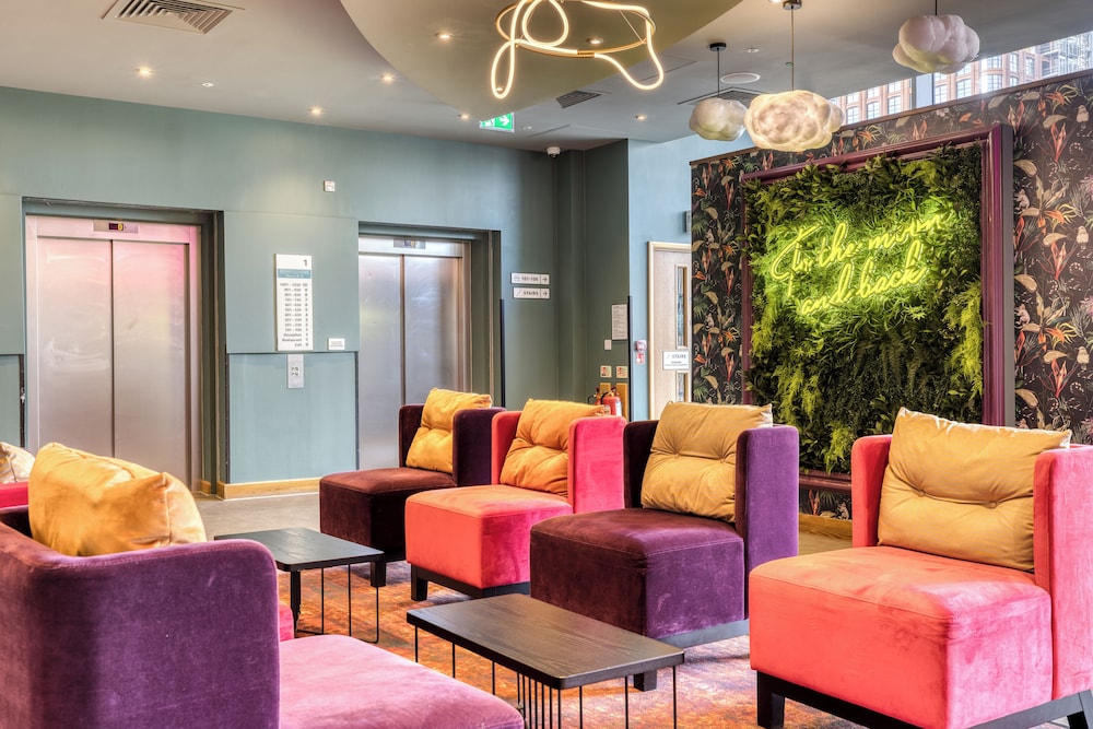 Premier Inn London Stratford 42/64
