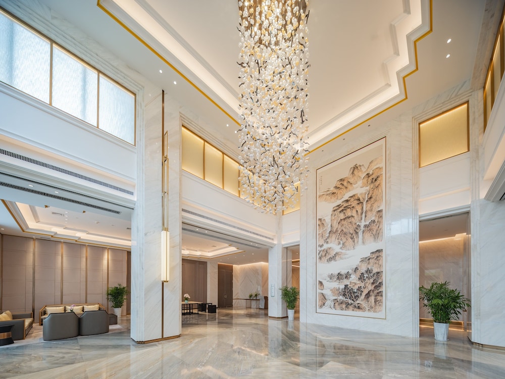 HOLIDAY INN ZHENGZHOU 12/69