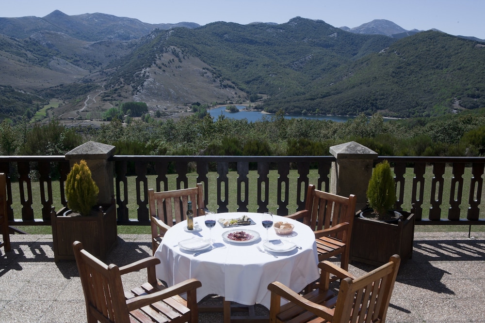 Parador De Cervera De Pisuerga 37/69