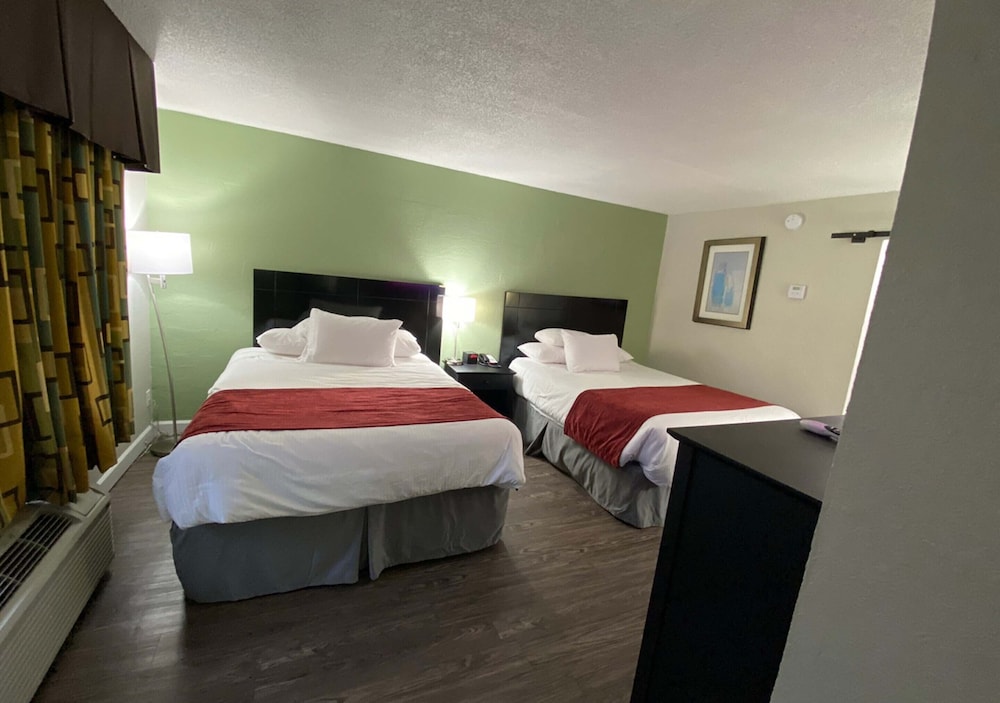 Lx Hotel A Travelodge By Wyndham 23/70