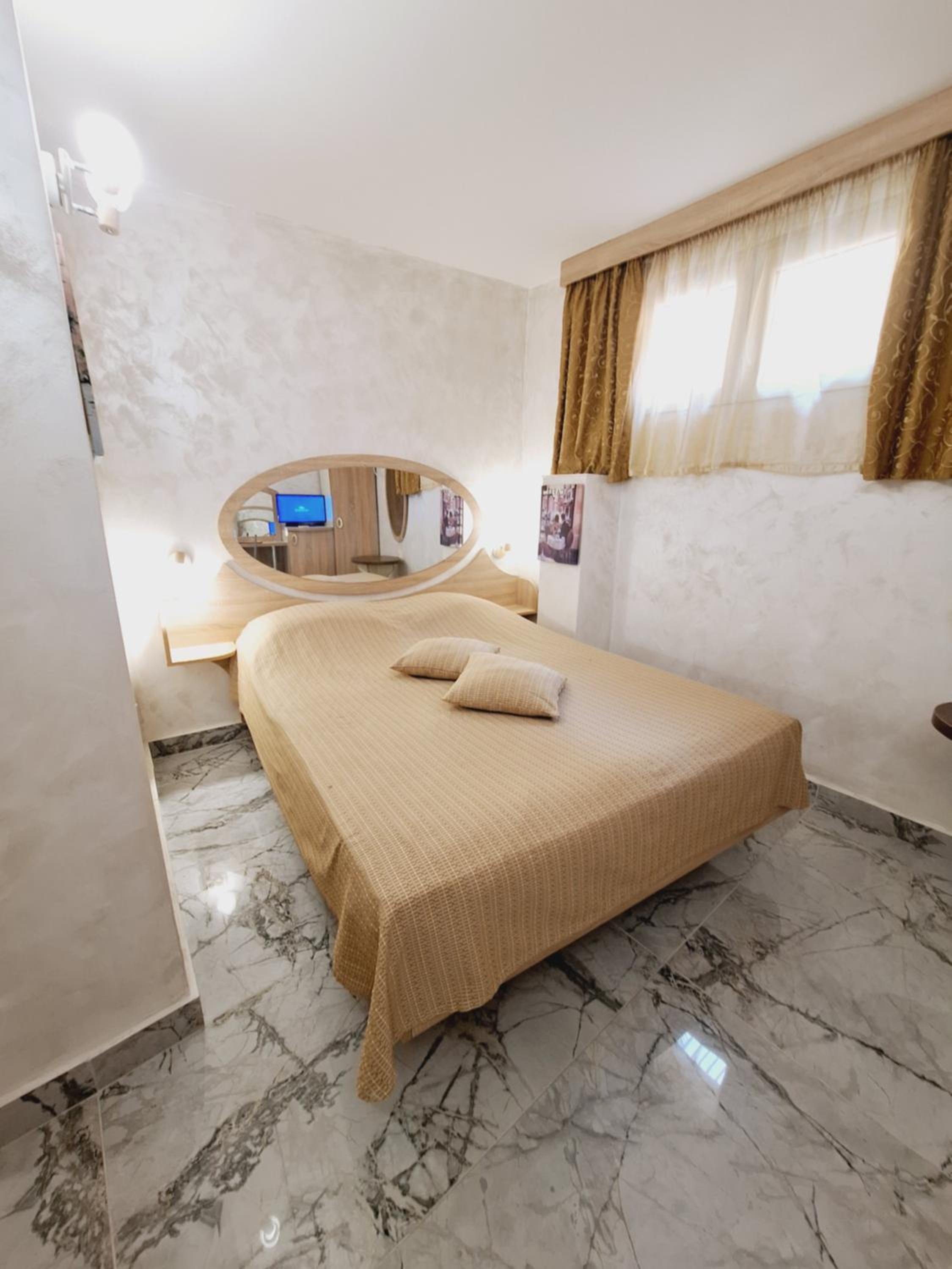 Basement, Double Bed