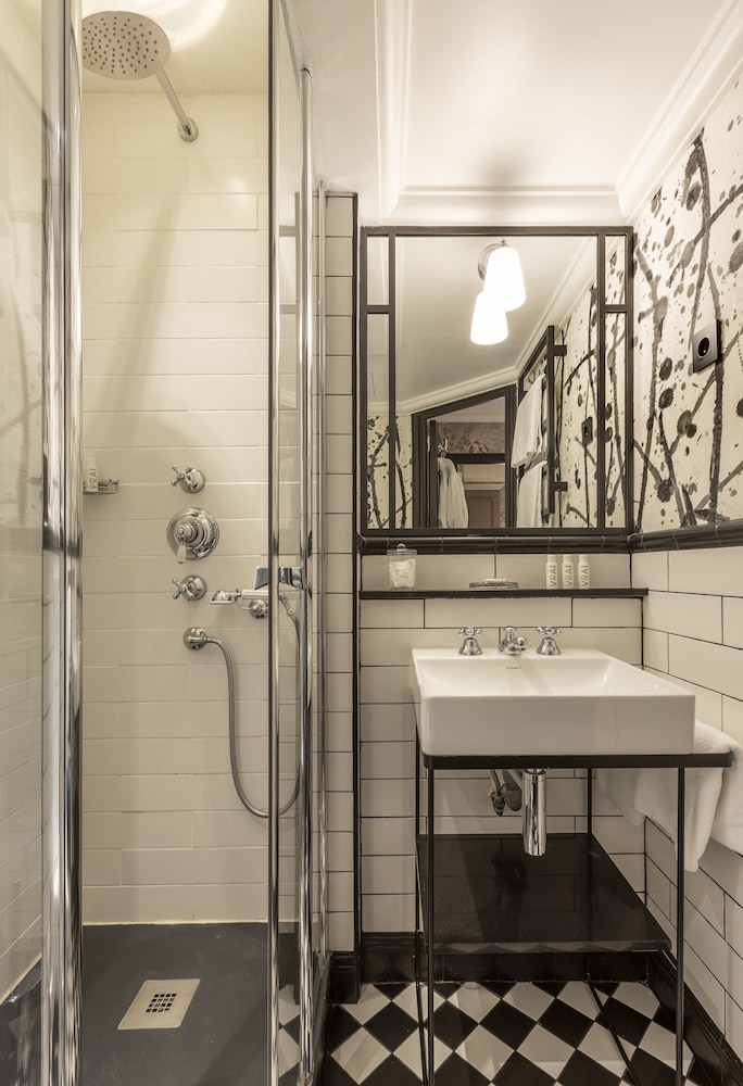 Hotel Therese 66/69