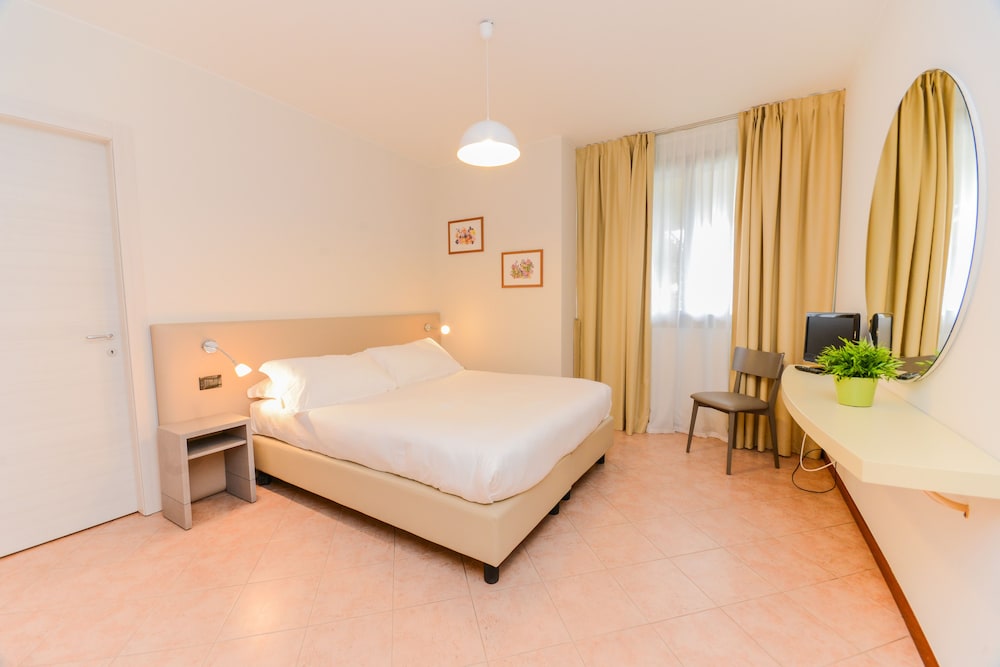 2 Bedrooms, Apartment, 2 King Beds, Lake View, Sofa