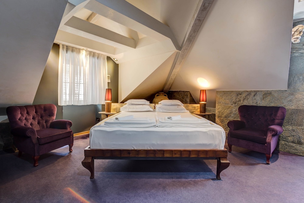 Superior, Queen Bed, 2 Bathrooms
