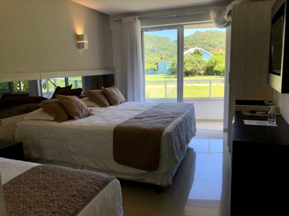 SUITE, KING BED, BALCONY