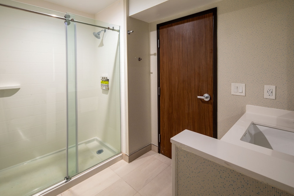Holiday Inn Express and Suites Chatsworth 19/57