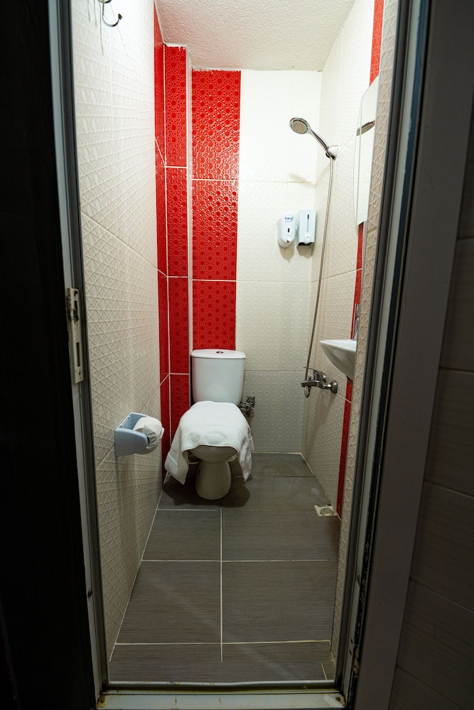 Evin Suit Hotel 50/50