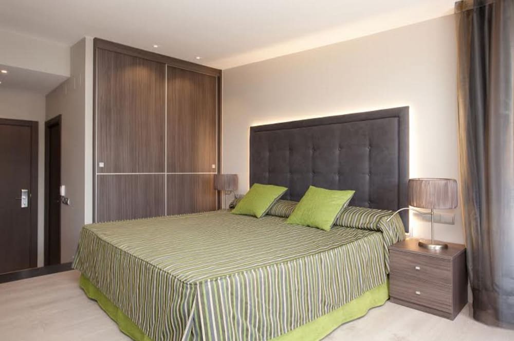 Suite, Balcony