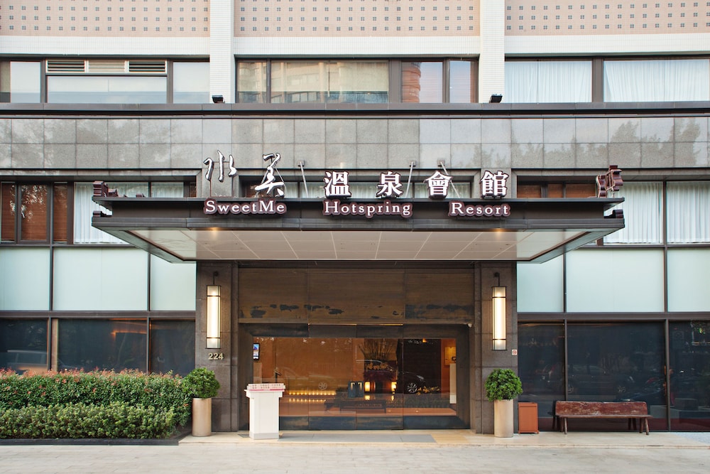 Sweetme Hotspring Resort 1/65