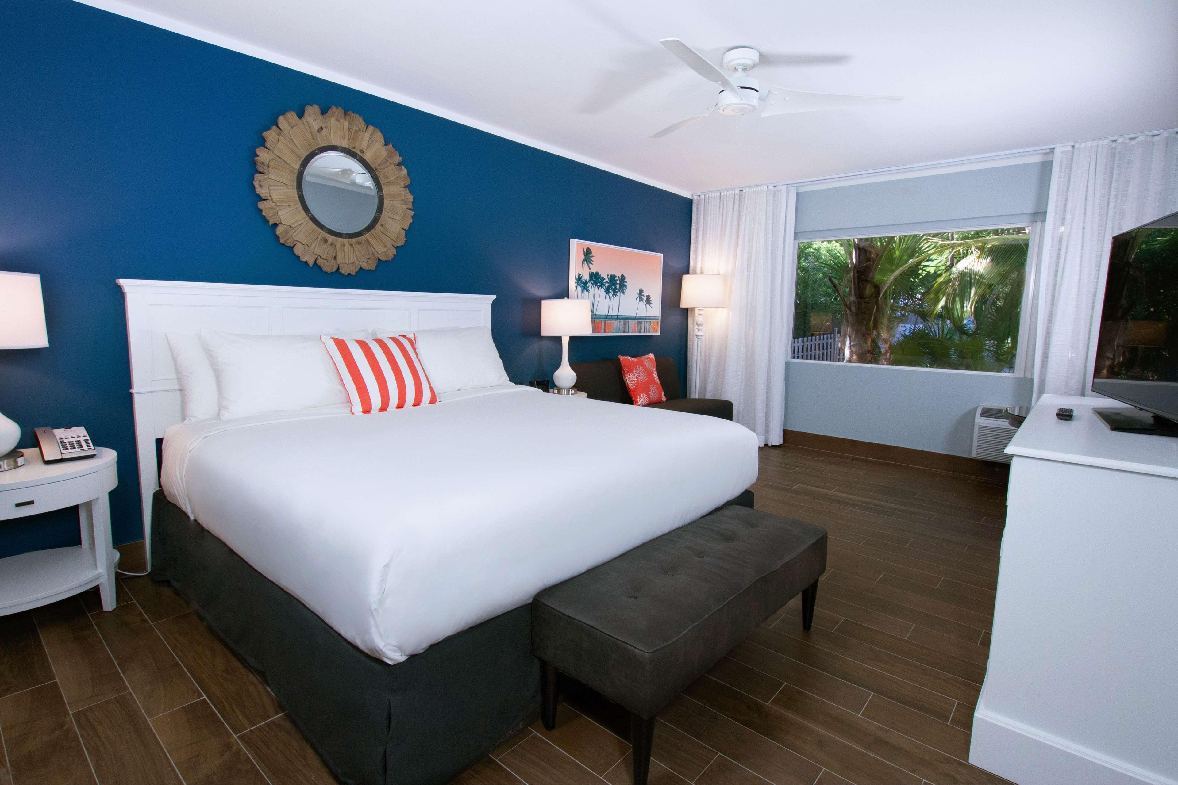 Chic, King Bed, City View