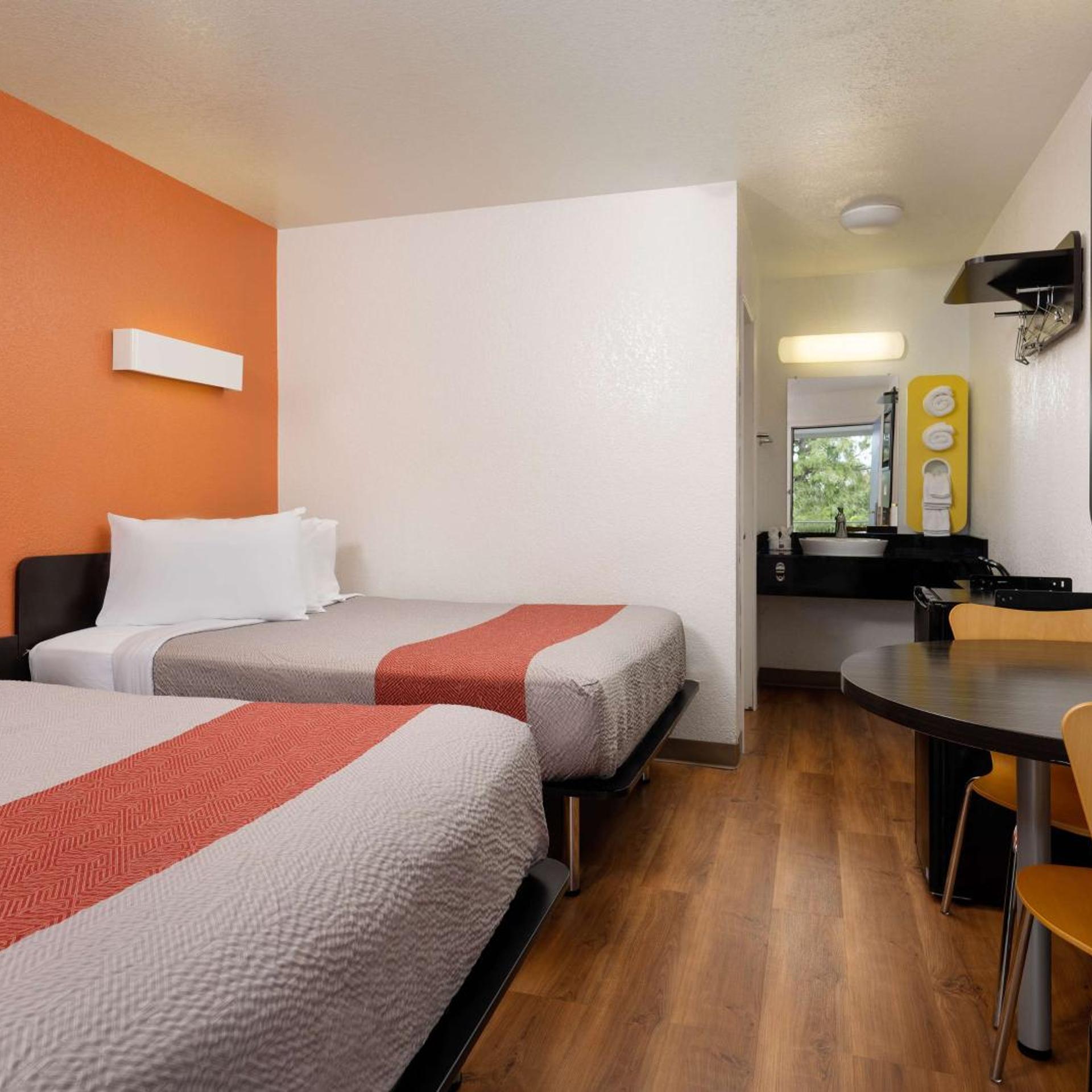 Room, Quadruple