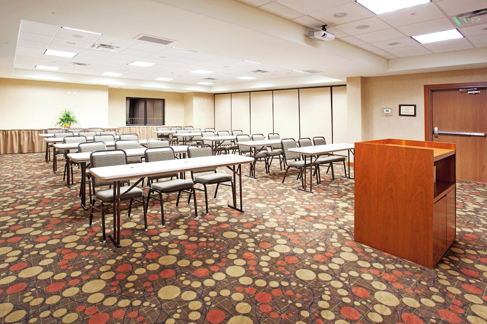 Holiday Inn Express Hotel and Suites Los Alamos Entrada Park 67/73