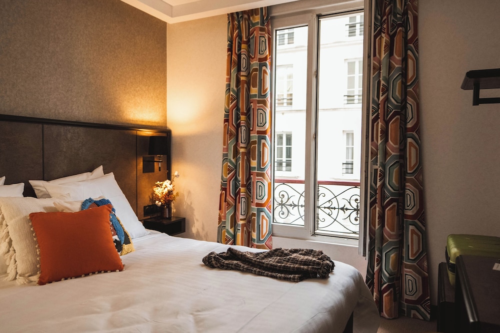 ESSENTIAL, DOUBLE BED