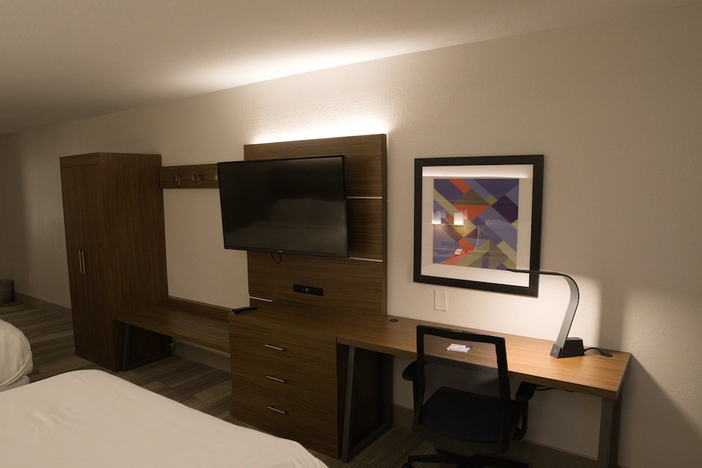 Holiday Inn Express Hotel And Suites Douglas 35/60