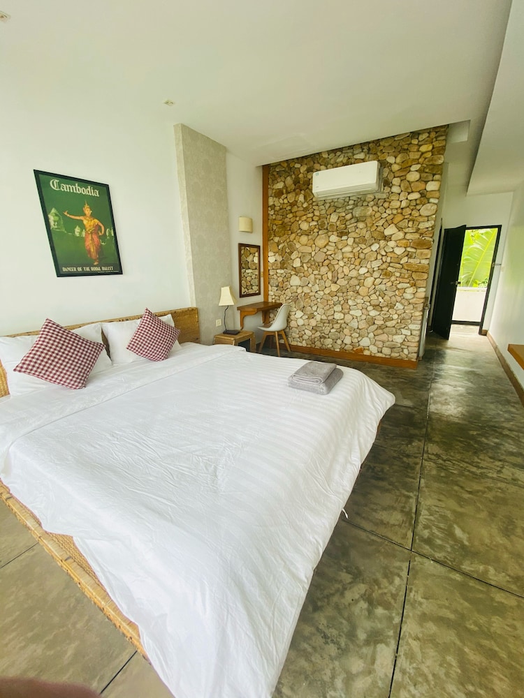Saravoan Hotel Kep 12/65