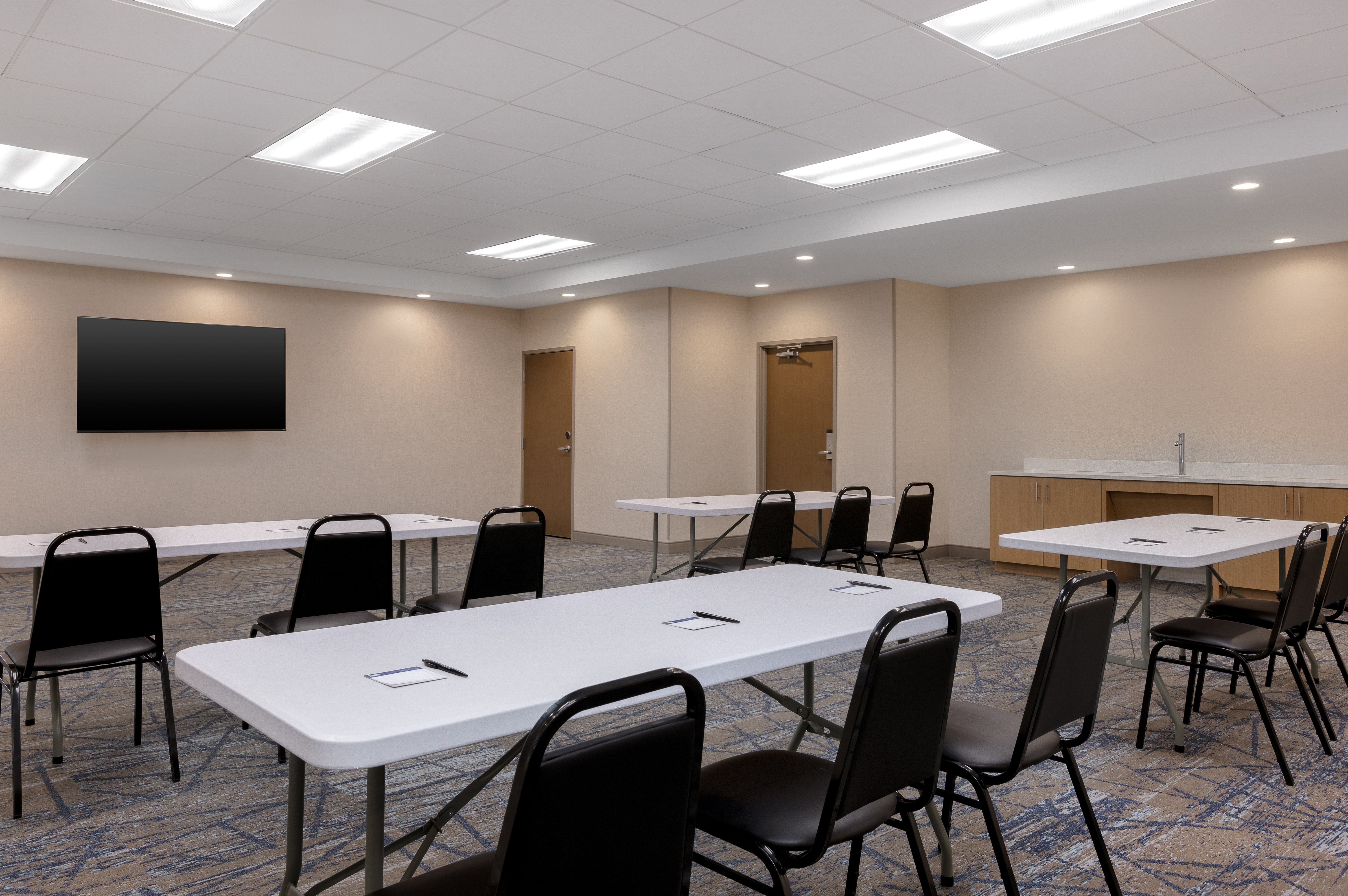 Holiday Inn Express and Suites Alton St Louis Area 35/43