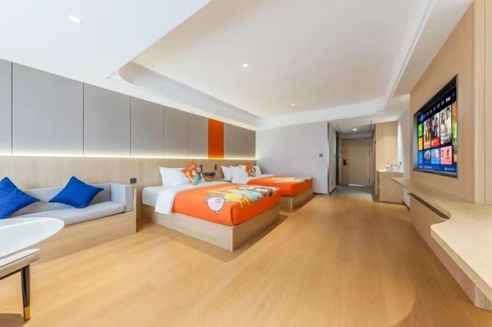 FAMILY, MULTIPLE BEDS