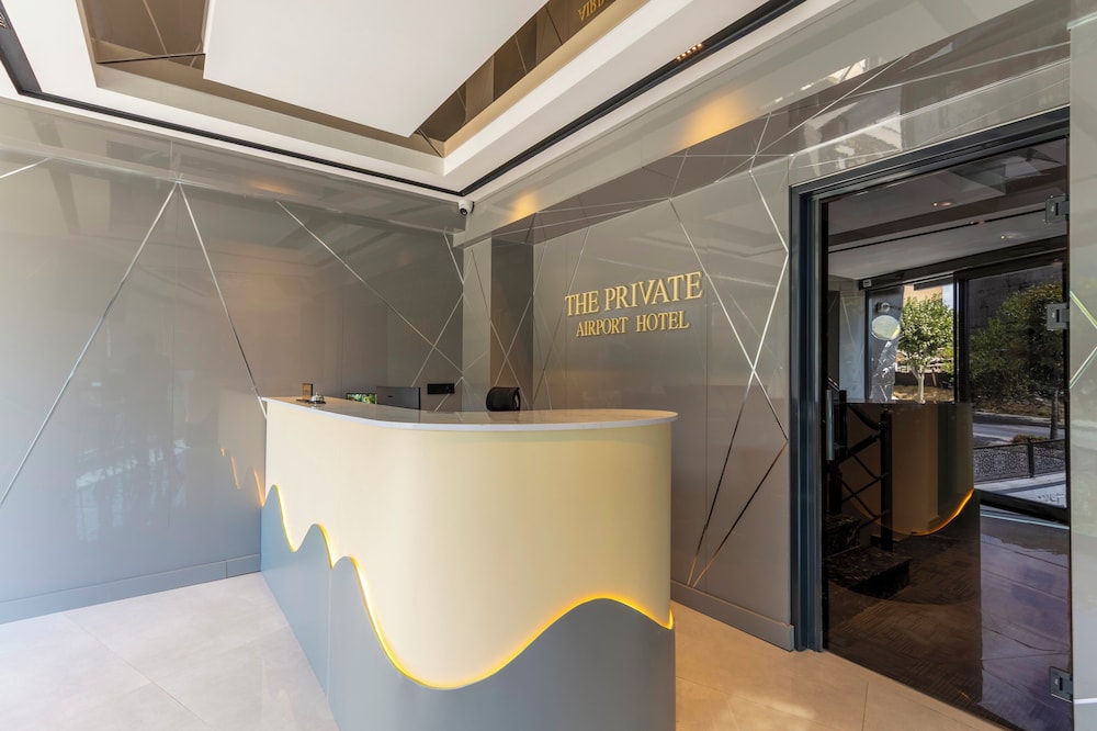 The Private Airport Hotel 9/50