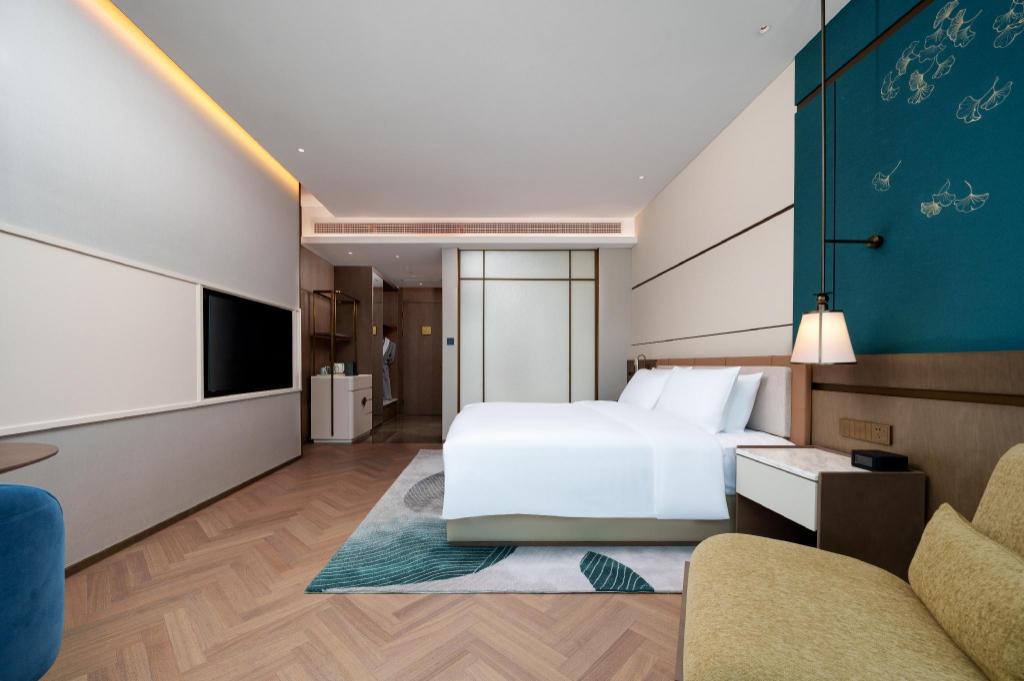 DELUXE, EXECUTIVE, KING BED, LAKE VIEW, LOUNGE ACCESS