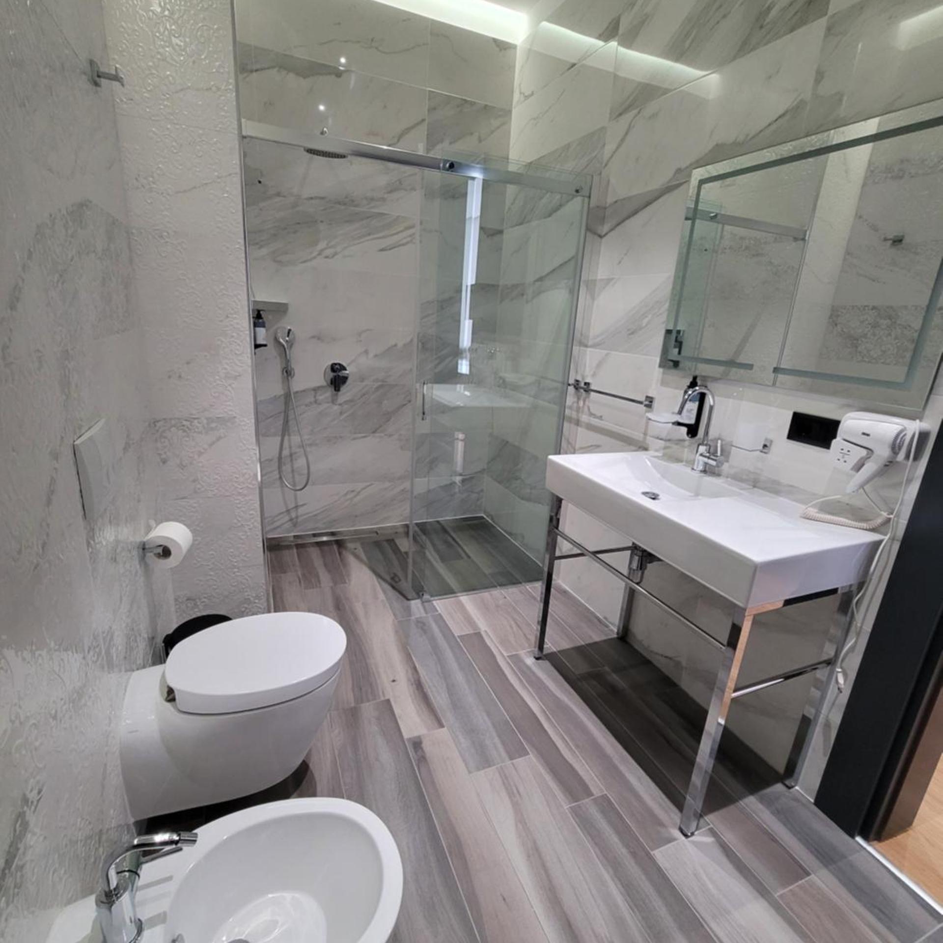 Toer Hotel Saranda 57/60