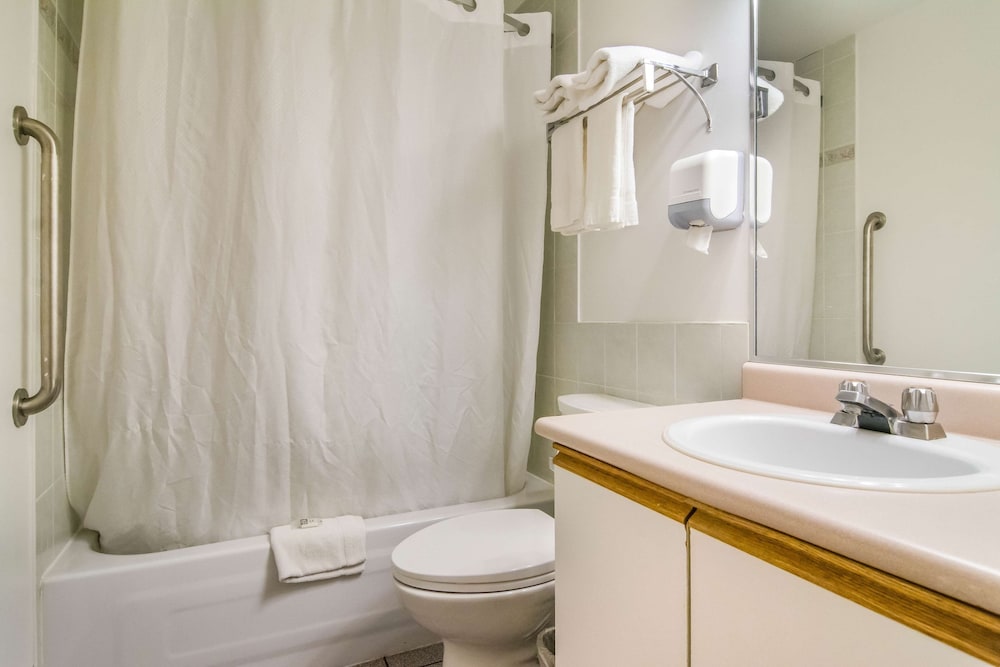 غرفة قياسية بسريرين مزدوجين، Motel6 Surrey BC 4/6
